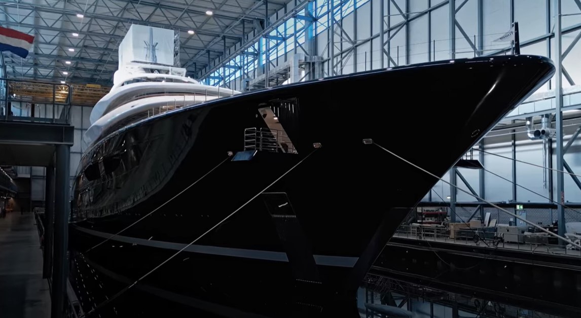 First Hydrogen Fuel Cell-Powered Super Yacht Makes History