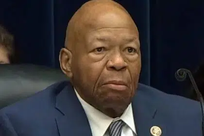 House Oversight Committee Votes to Hold Barr, Ross in Contempt