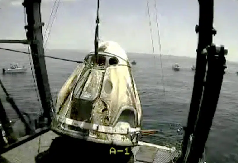 SpaceX Capsule and NASA Crew Make 1st Splashdown in 45 years
