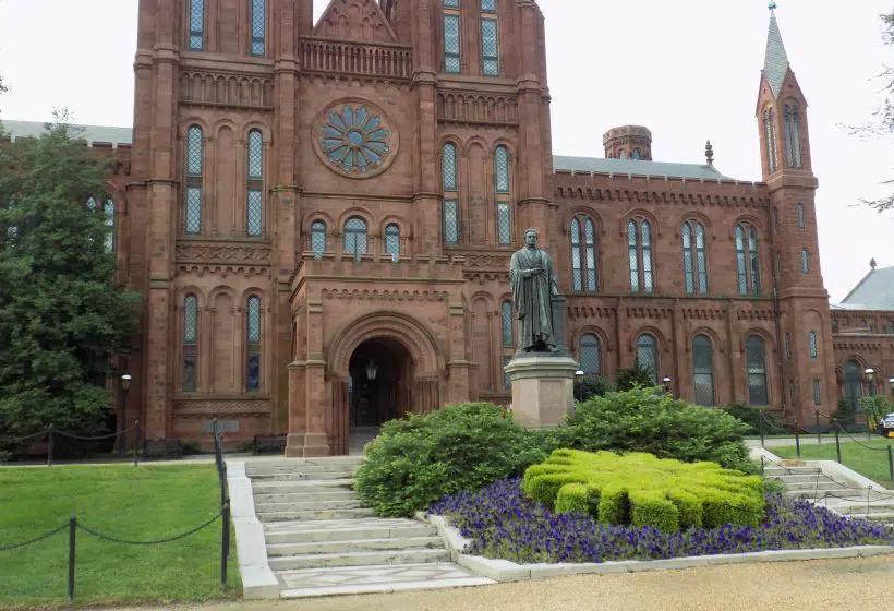 Smithsonian Institution to Re-Close Museums, National Zoo Due to COVID Spike