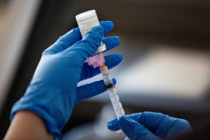 EXPLAINER: US Regulator Weighs in on Vaccine Dosing Debate