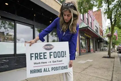 US Unemployment Claims Rise Third Straight Week to 362,000