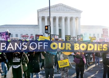Justices Signal They’ll OK New Abortion Limits, May Toss Roe