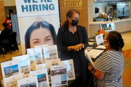 US Employers Shrug Off Omicron, Add 467,000 Jobs in January
