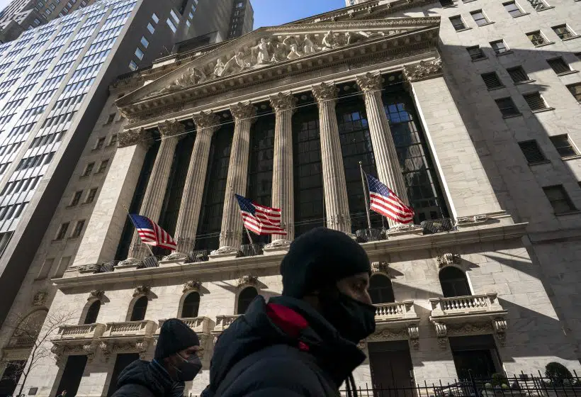 Stocks Fall on Wall Street as US Oil Price Briefly Hits $130