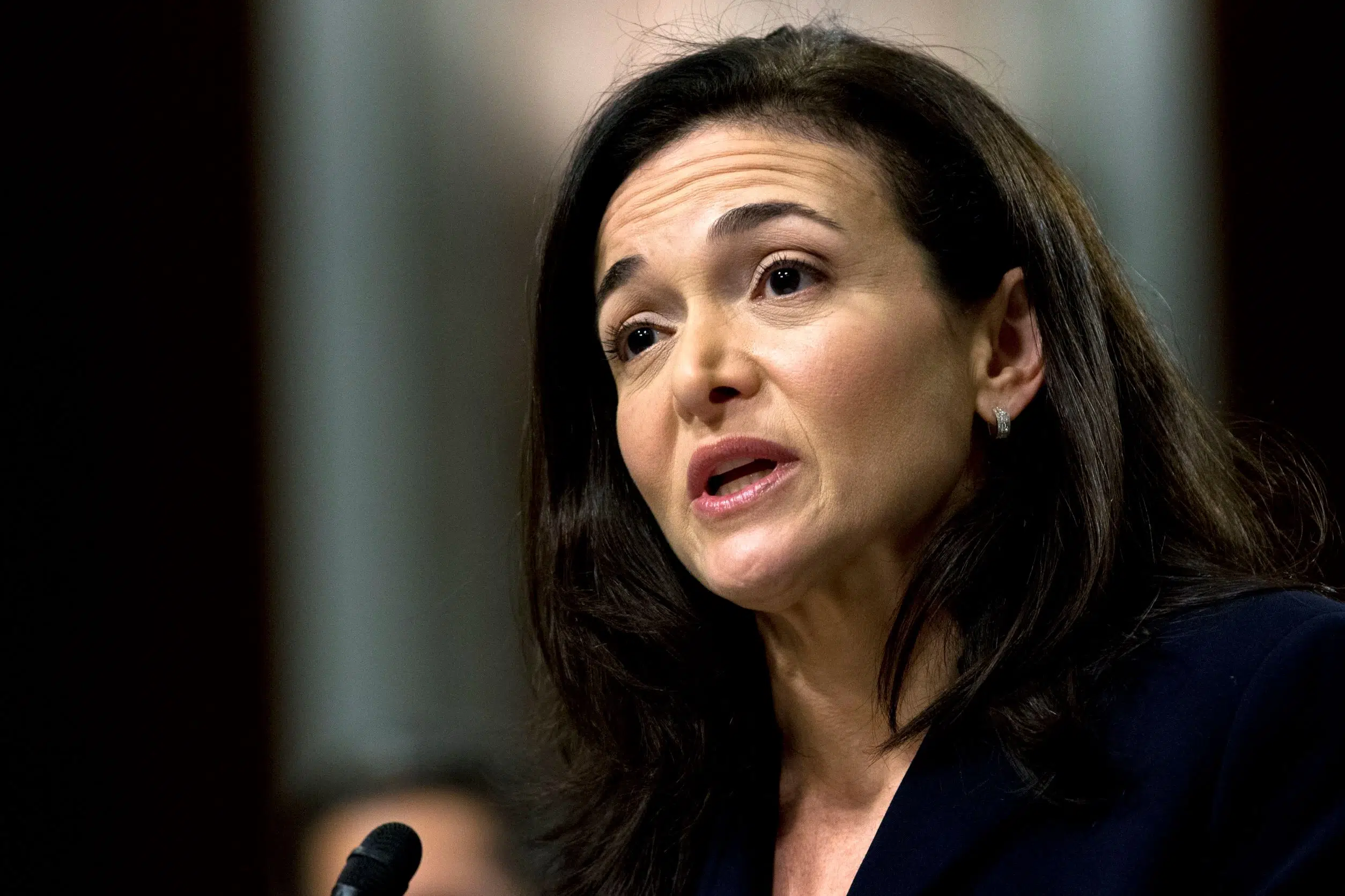 Sheryl Sandberg Steps Down as Facebook Exec