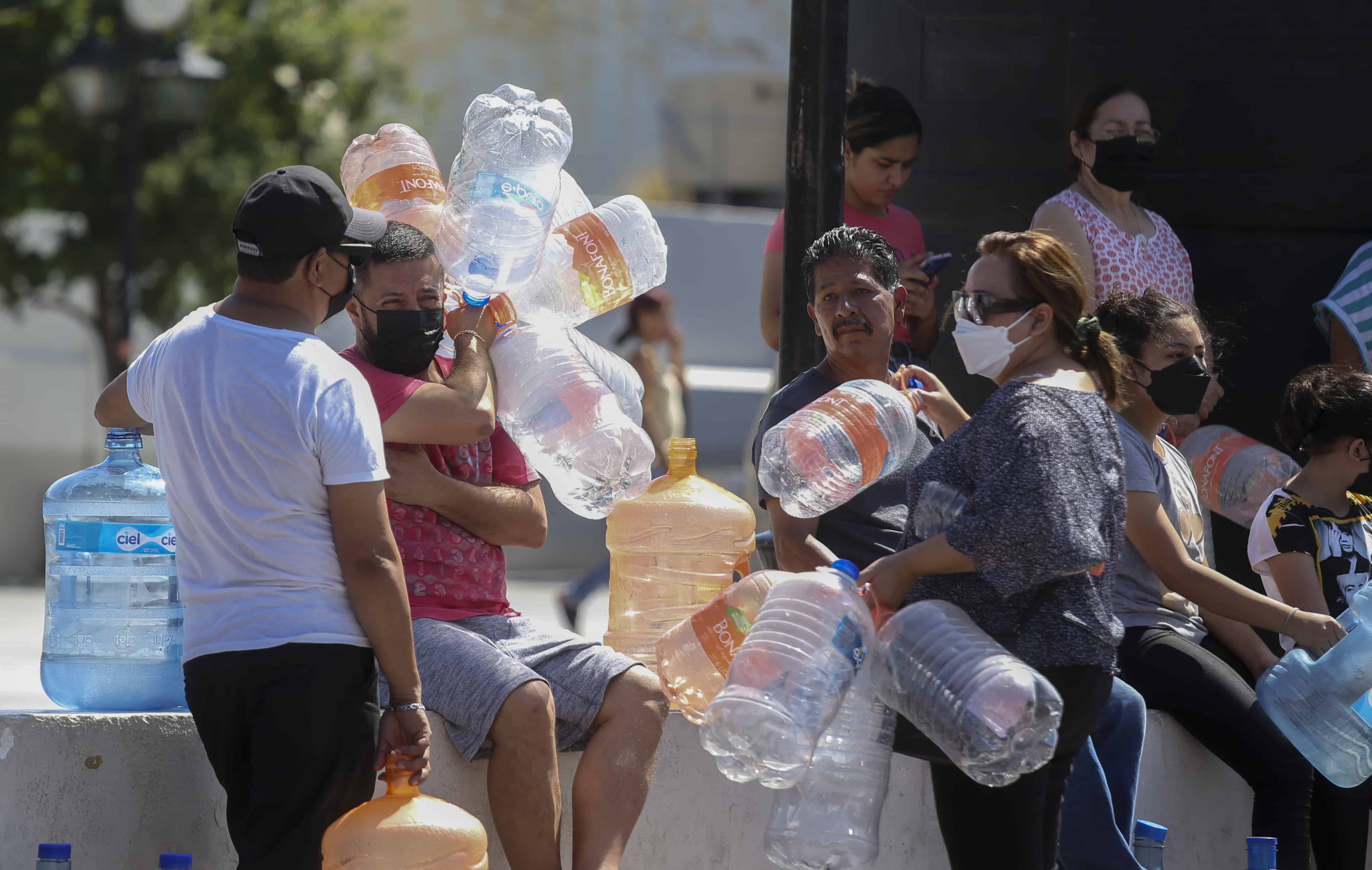 Monterrey Suffers Weeks-Long Water Cutoff Amid Drought